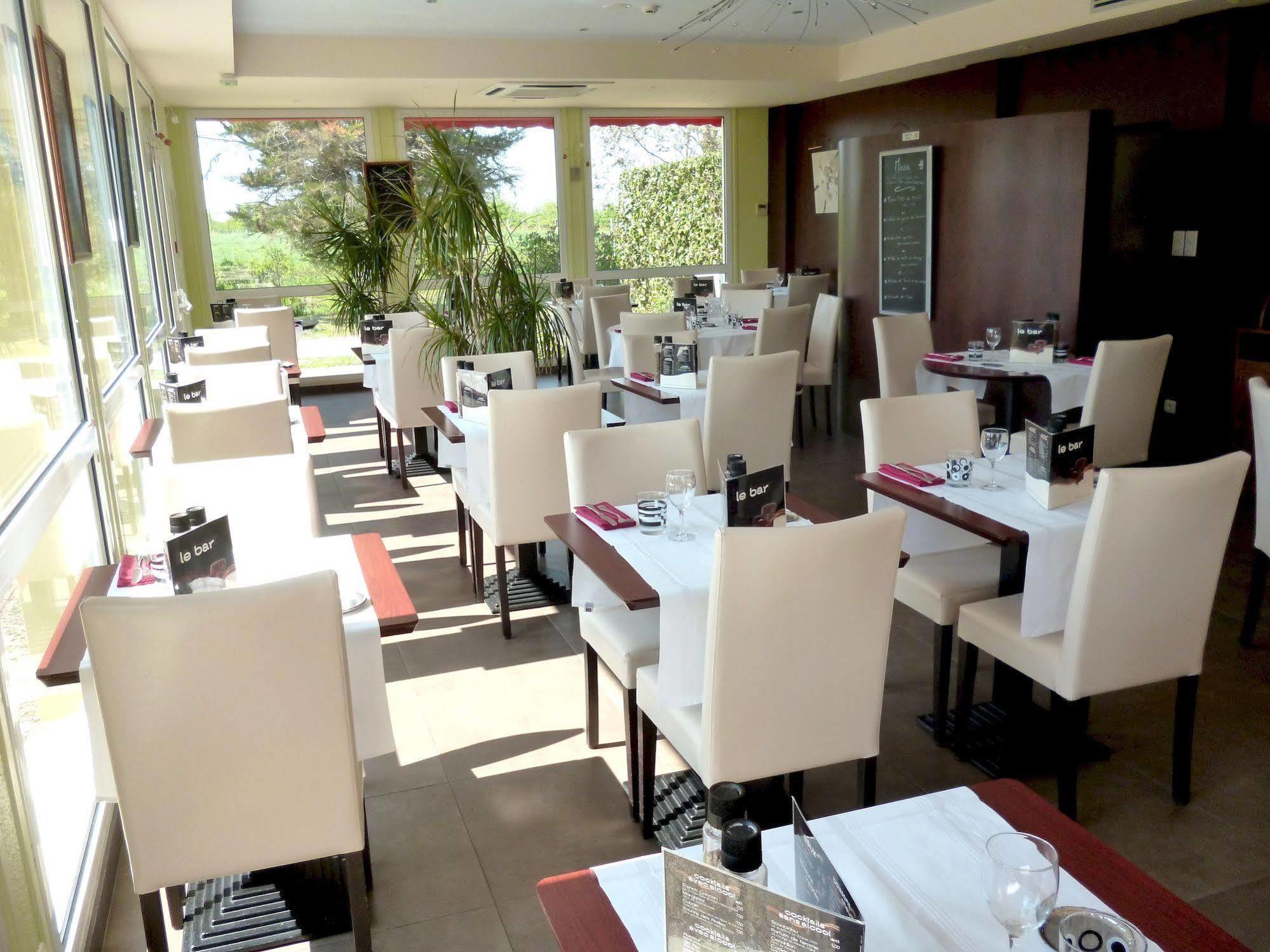 Logis De La Loire - Restaurant Les Bateliers Hotel Ancenis Exterior photo